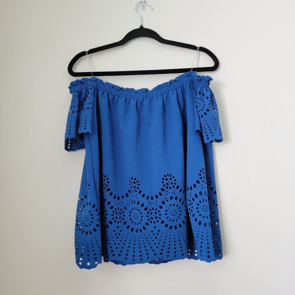 Off-the-shoulder top